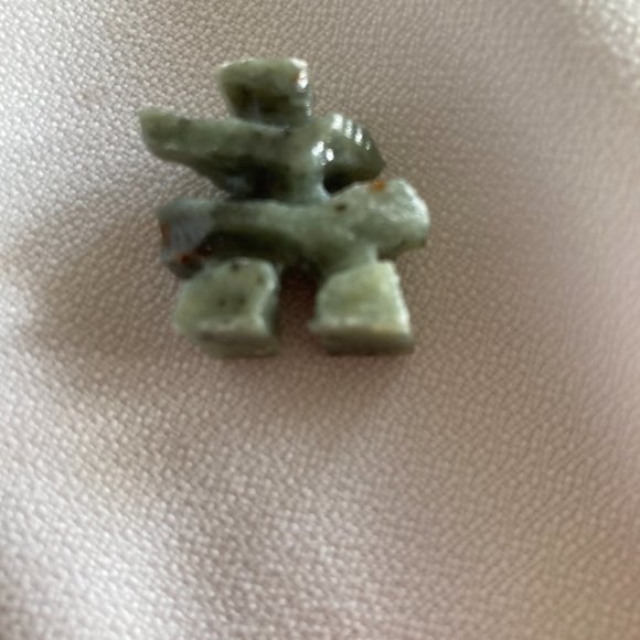 soapstone inukshuk carving from Nunavut - Inuit - Picture 2 of 3